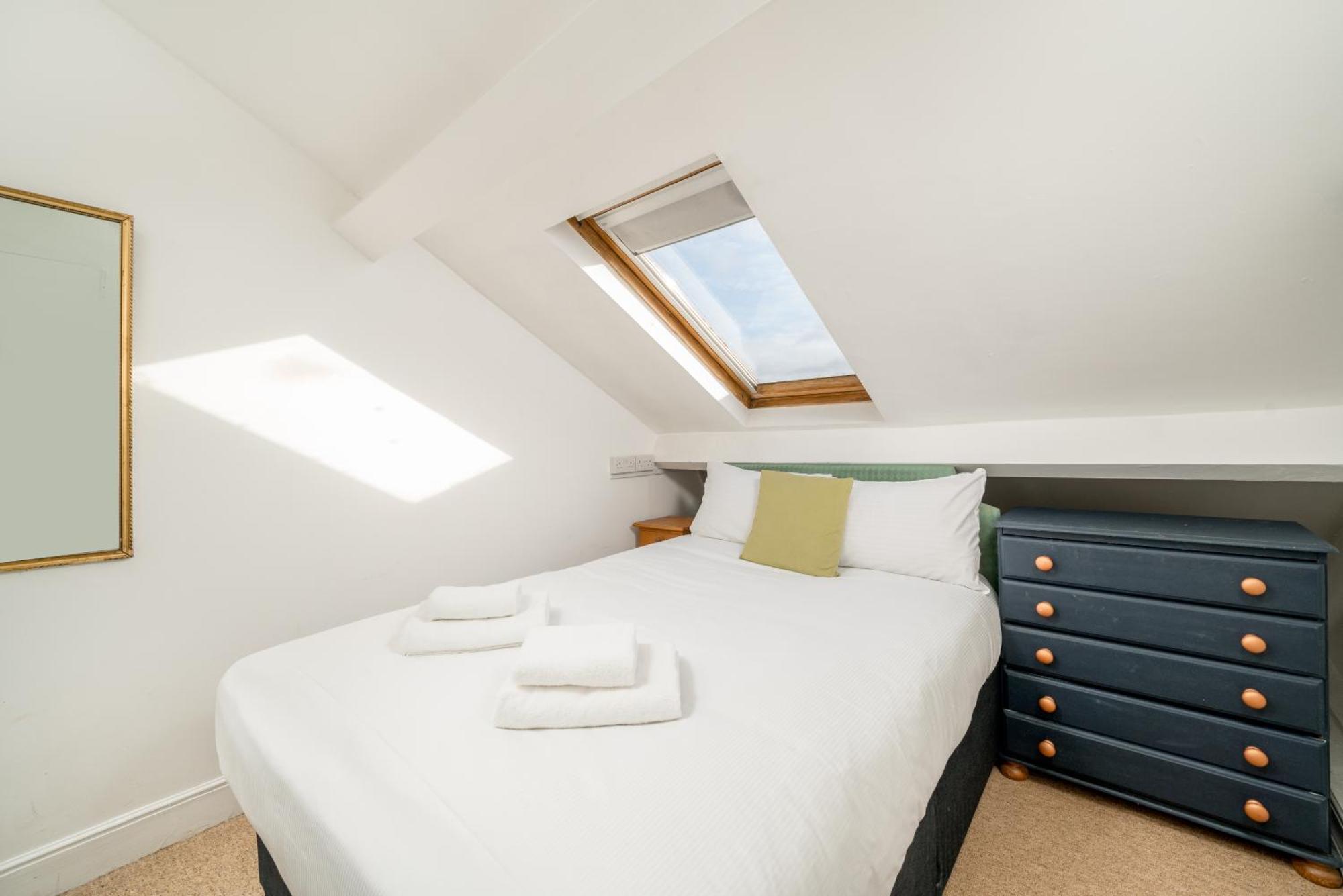Cozy Maisonette Near Abbey Road Лондон Экстерьер фото
